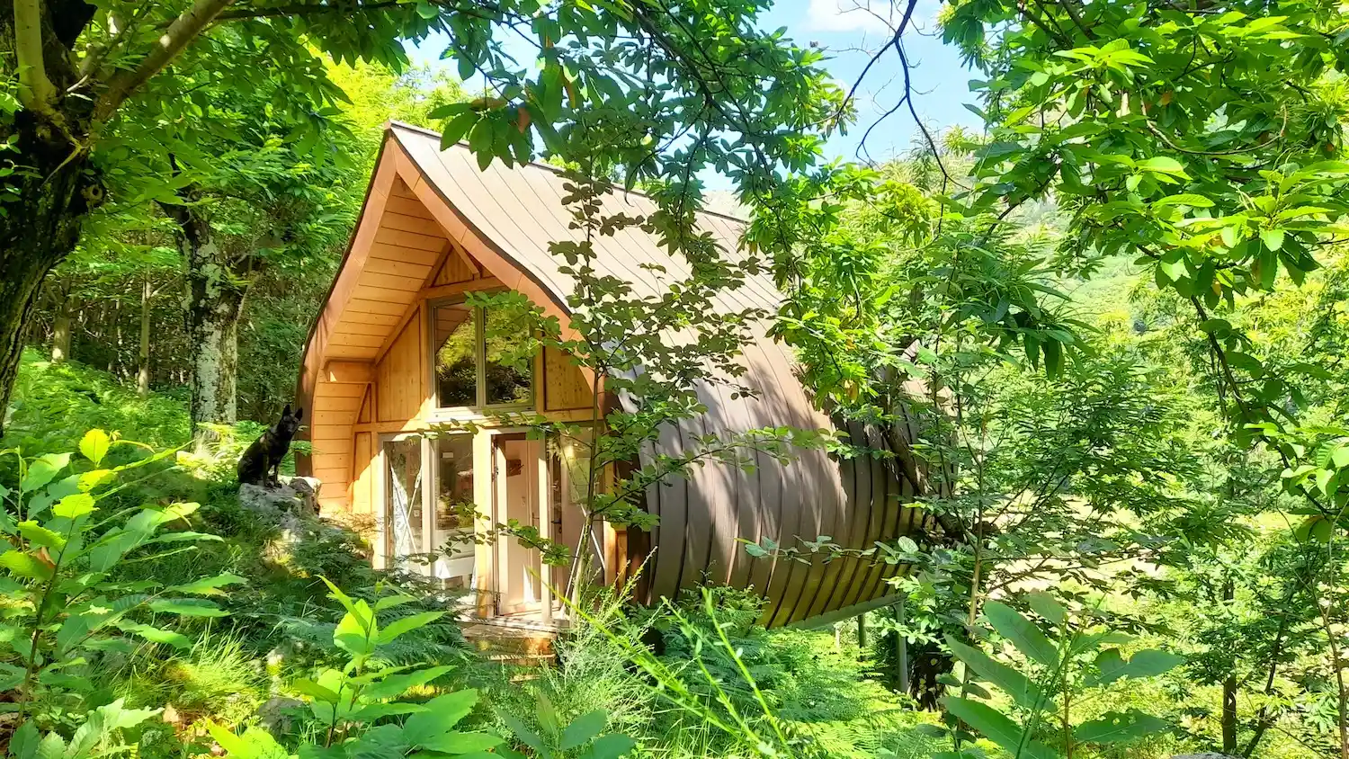La Châtaigne - cabanes insolites en Ardèche, les cabanes du loup bleu