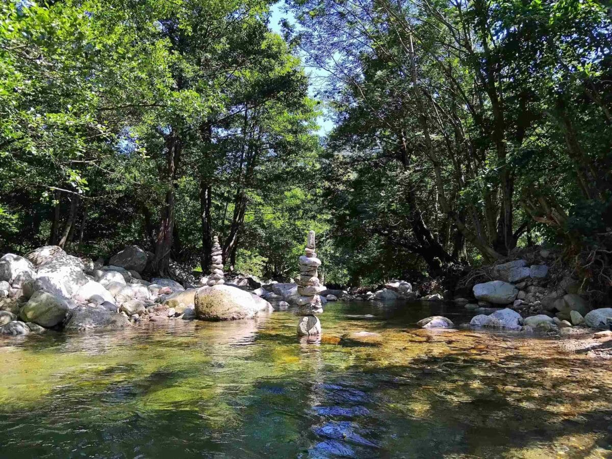 La rivière Le Lignon à proximité des Cabanes insolites du Loup Bleu