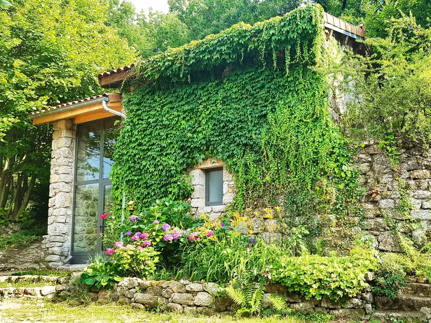 hebergement_louve hébergement insolite "la Louve" en Ardèche